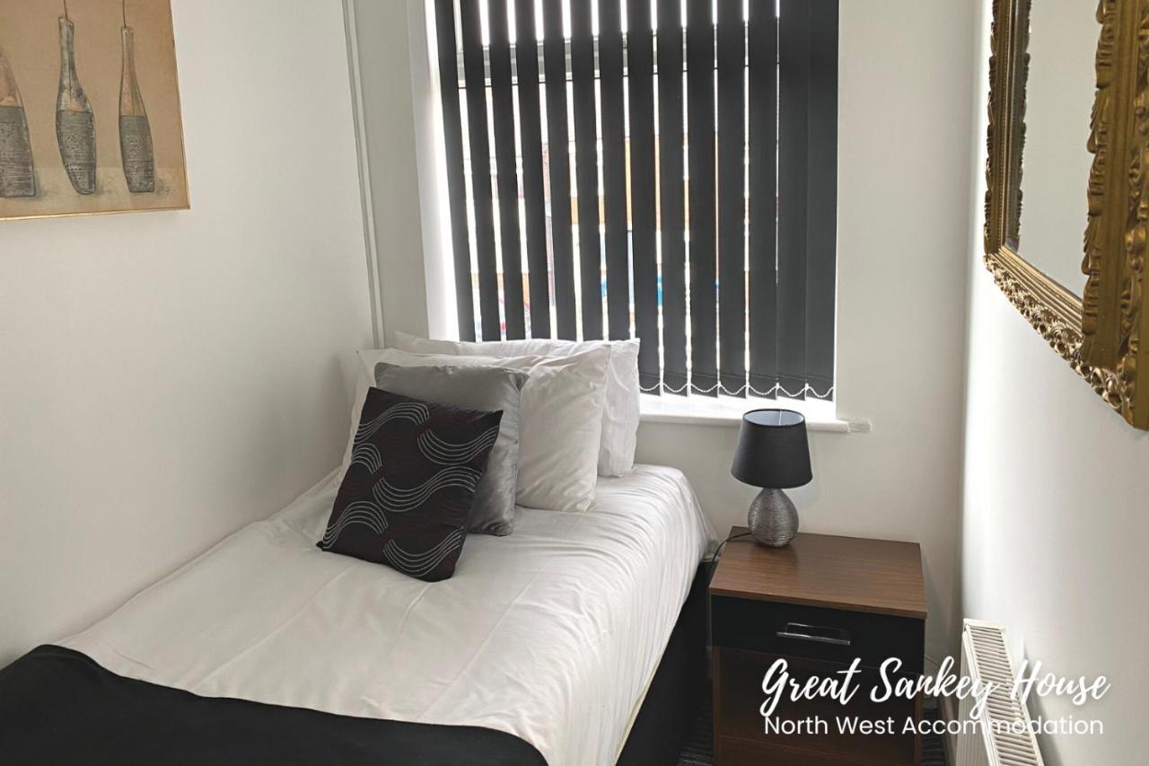 Great Sankey Serviced Accommodation Warrington Eksteriør billede