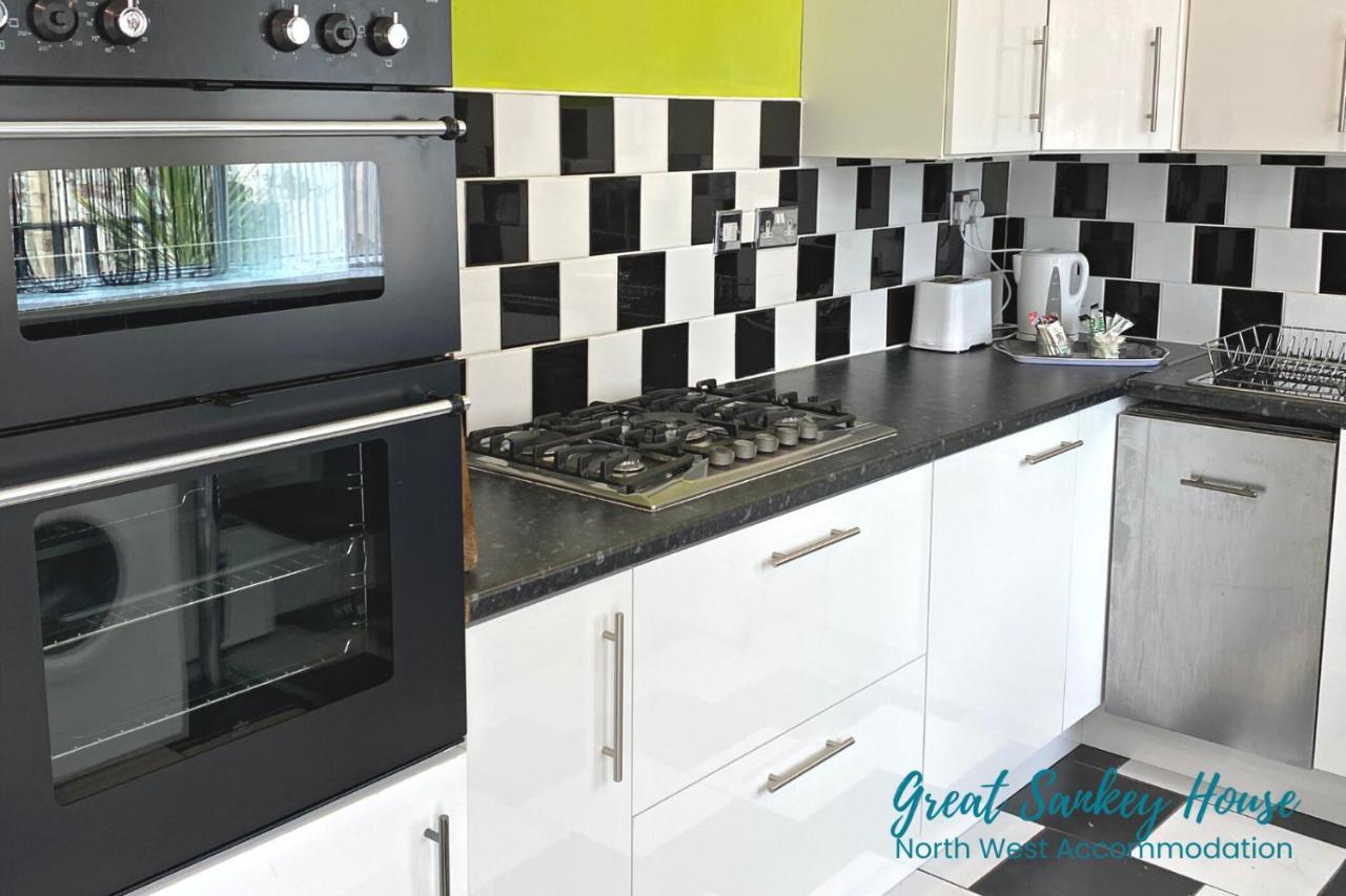 Great Sankey Serviced Accommodation Warrington Eksteriør billede