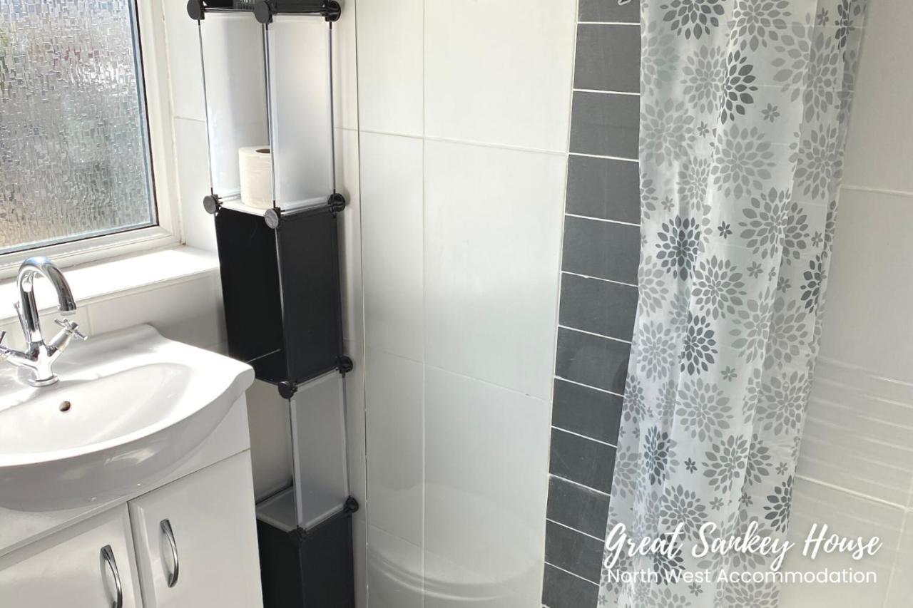 Great Sankey Serviced Accommodation Warrington Eksteriør billede