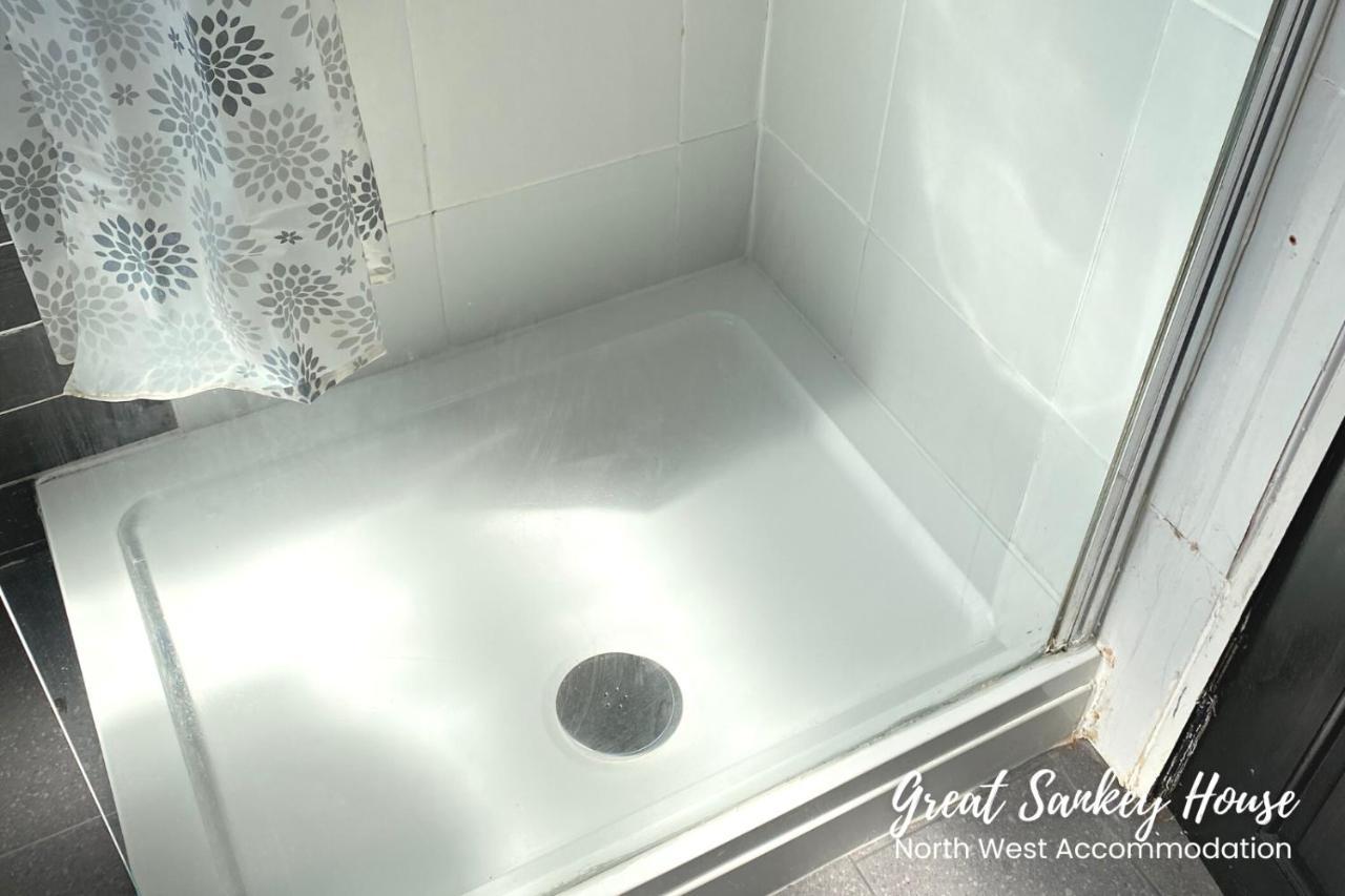 Great Sankey Serviced Accommodation Warrington Eksteriør billede