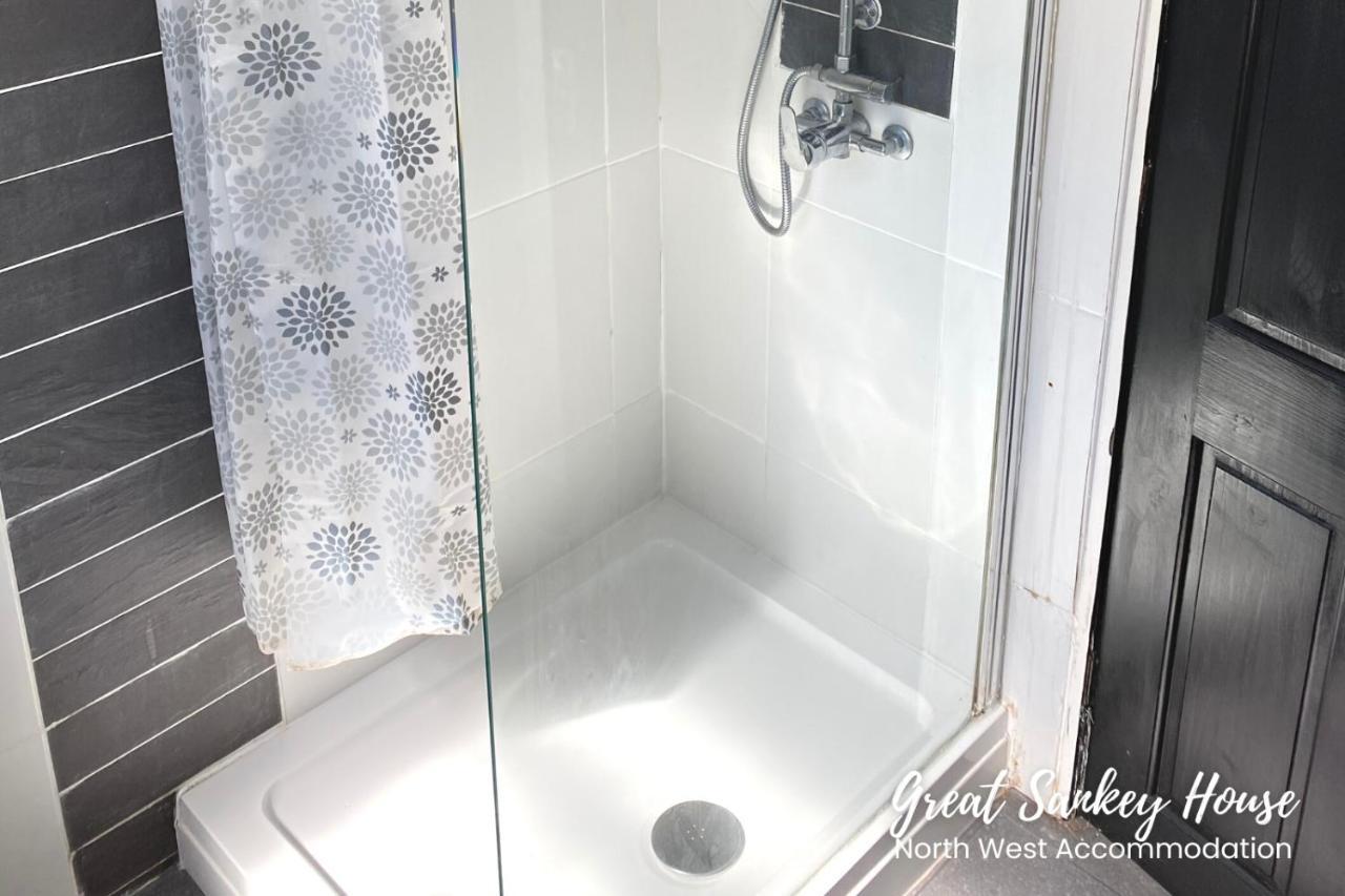 Great Sankey Serviced Accommodation Warrington Eksteriør billede